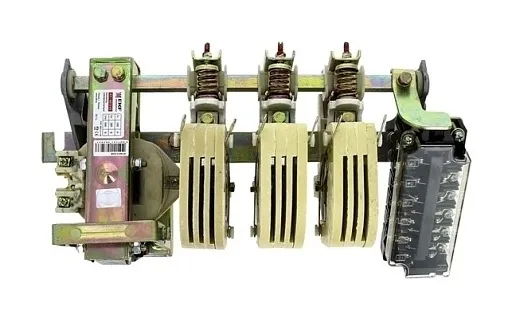 Контактор EKF PROxima 220 В 400 А тип AC 3НО+3НЗ поворотного типа (kt6043-220) Контактор EKF PROxima 220 В 400 А тип AC 3НО+3НЗ поворотного типа (kt6043-220)