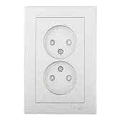 Розетка Systeme Electric AtlasDesign встраиваемая алюминий со шторками (ATN000322) Розетка Systeme Electric AtlasDesign встраиваемая алюминий со шторками (ATN000322)