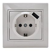 Розетка USB с рамкой Lezard MIRA 701-0202-181 скрытая установка белый с заземлением один модуль USB Розетка USB с рамкой Lezard MIRA 701-0202-181 скрытая установка белый с заземлением один модуль USB